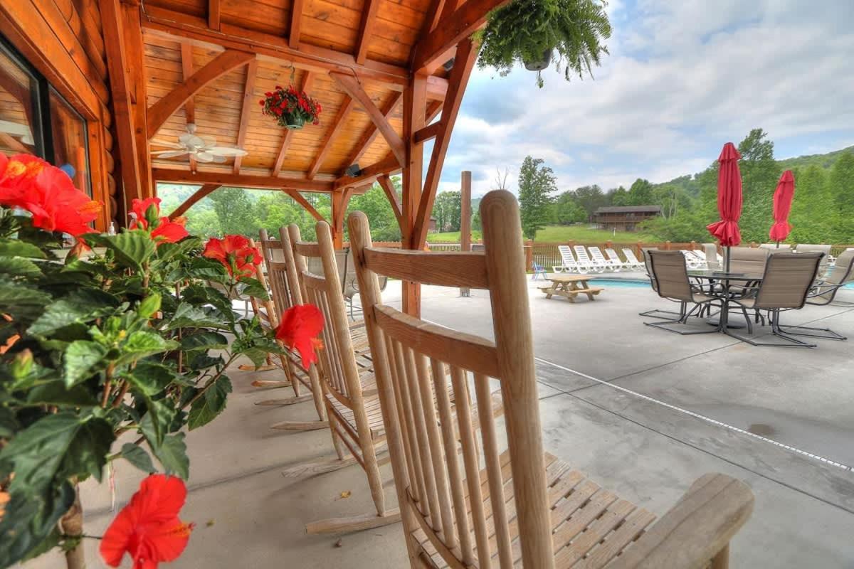 סביירוויל Beautiful View! Log Cabin,Fireplace,Hot Tub,Arcade,Pool,Fishing מראה חיצוני תמונה