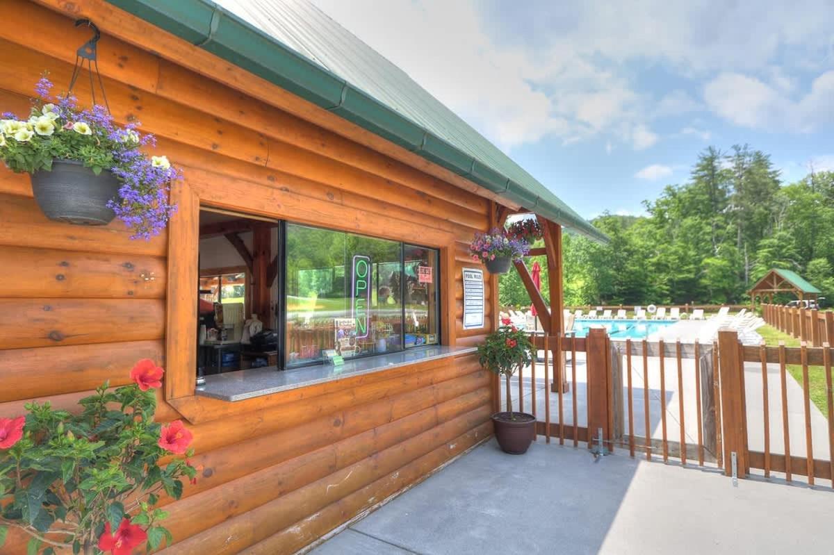 סביירוויל Beautiful View! Log Cabin,Fireplace,Hot Tub,Arcade,Pool,Fishing מראה חיצוני תמונה