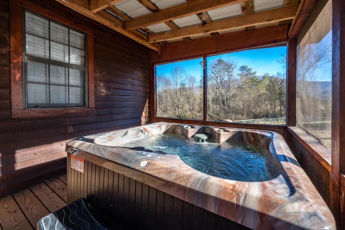 סביירוויל Beautiful View! Log Cabin,Fireplace,Hot Tub,Arcade,Pool,Fishing מראה חיצוני תמונה