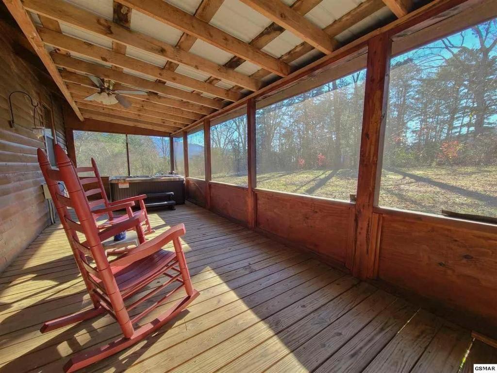 סביירוויל Beautiful View! Log Cabin,Fireplace,Hot Tub,Arcade,Pool,Fishing מראה חיצוני תמונה