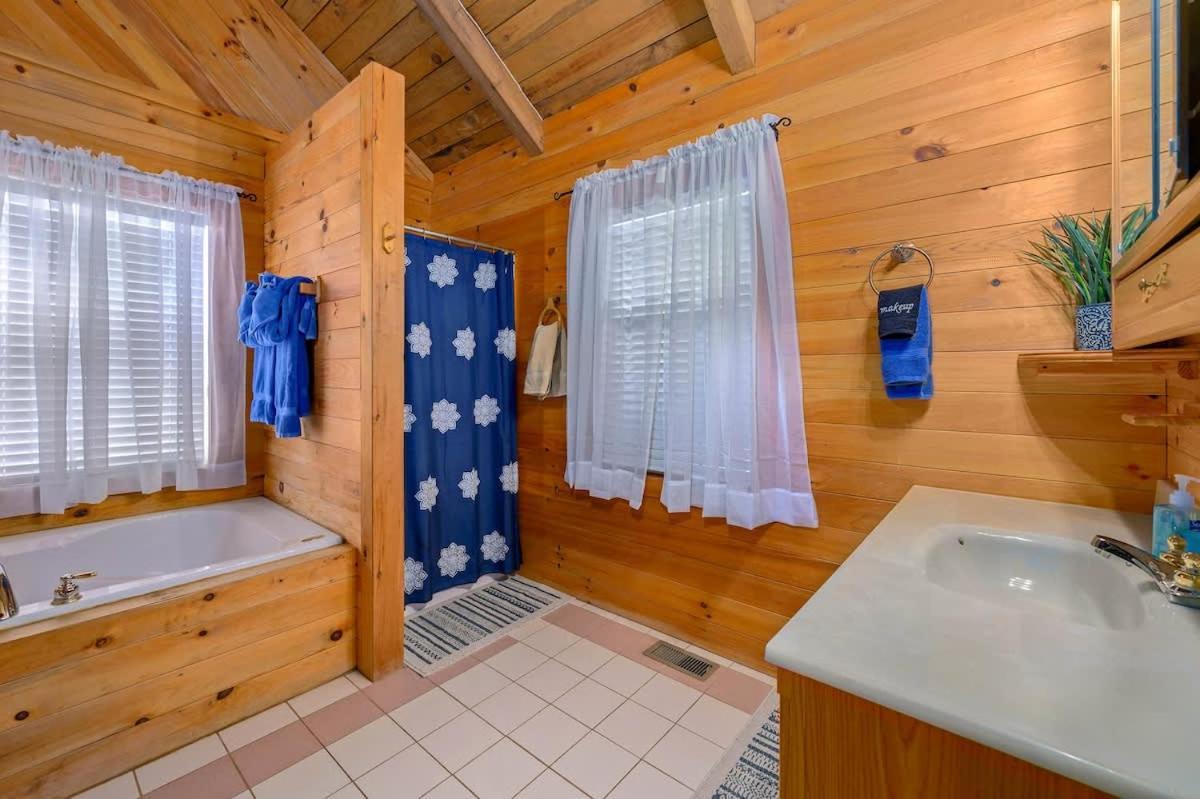 סביירוויל Beautiful View! Log Cabin,Fireplace,Hot Tub,Arcade,Pool,Fishing מראה חיצוני תמונה