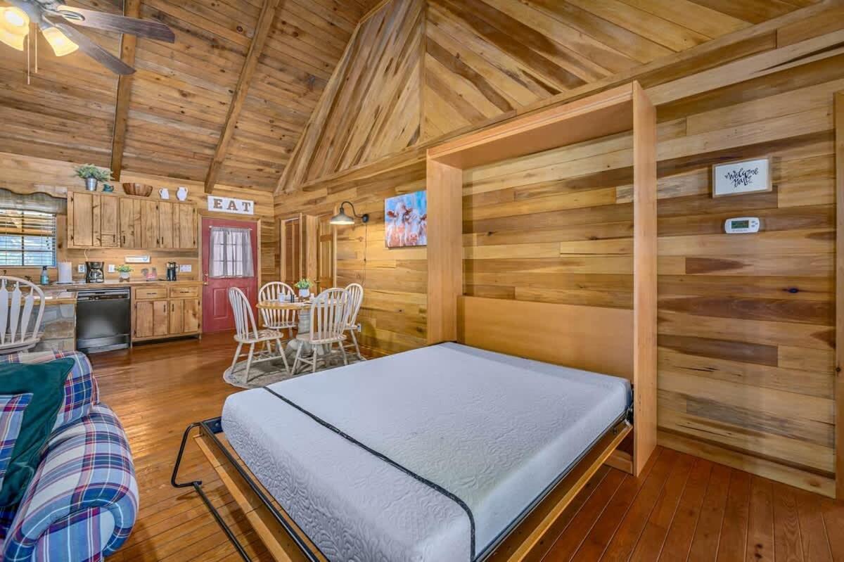 סביירוויל Beautiful View! Log Cabin,Fireplace,Hot Tub,Arcade,Pool,Fishing מראה חיצוני תמונה
