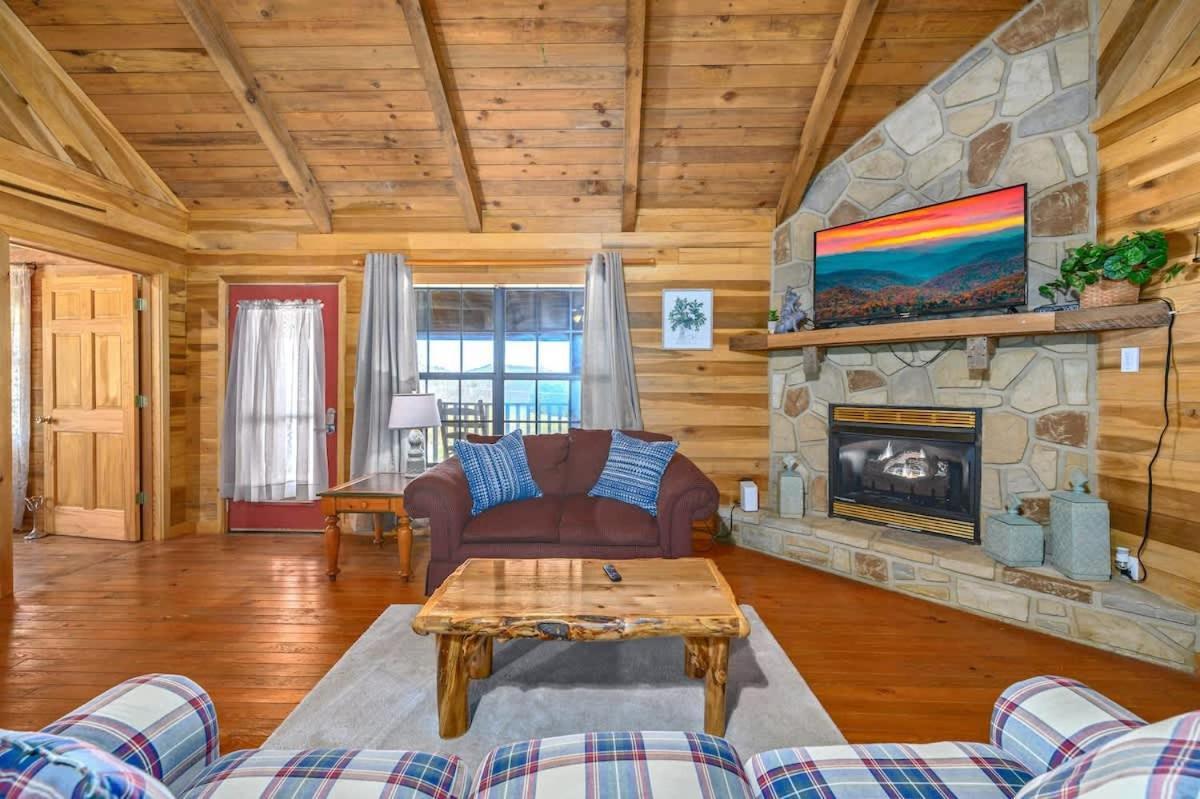 סביירוויל Beautiful View! Log Cabin,Fireplace,Hot Tub,Arcade,Pool,Fishing מראה חיצוני תמונה