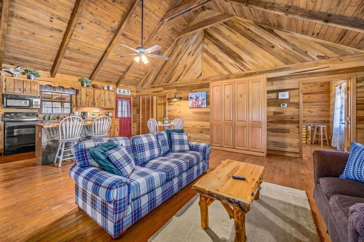 סביירוויל Beautiful View! Log Cabin,Fireplace,Hot Tub,Arcade,Pool,Fishing מראה חיצוני תמונה