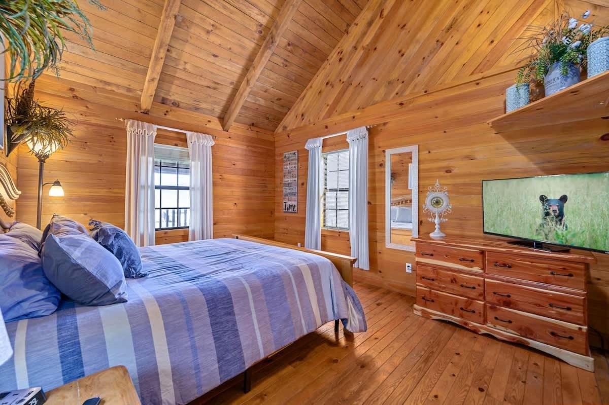 סביירוויל Beautiful View! Log Cabin,Fireplace,Hot Tub,Arcade,Pool,Fishing מראה חיצוני תמונה