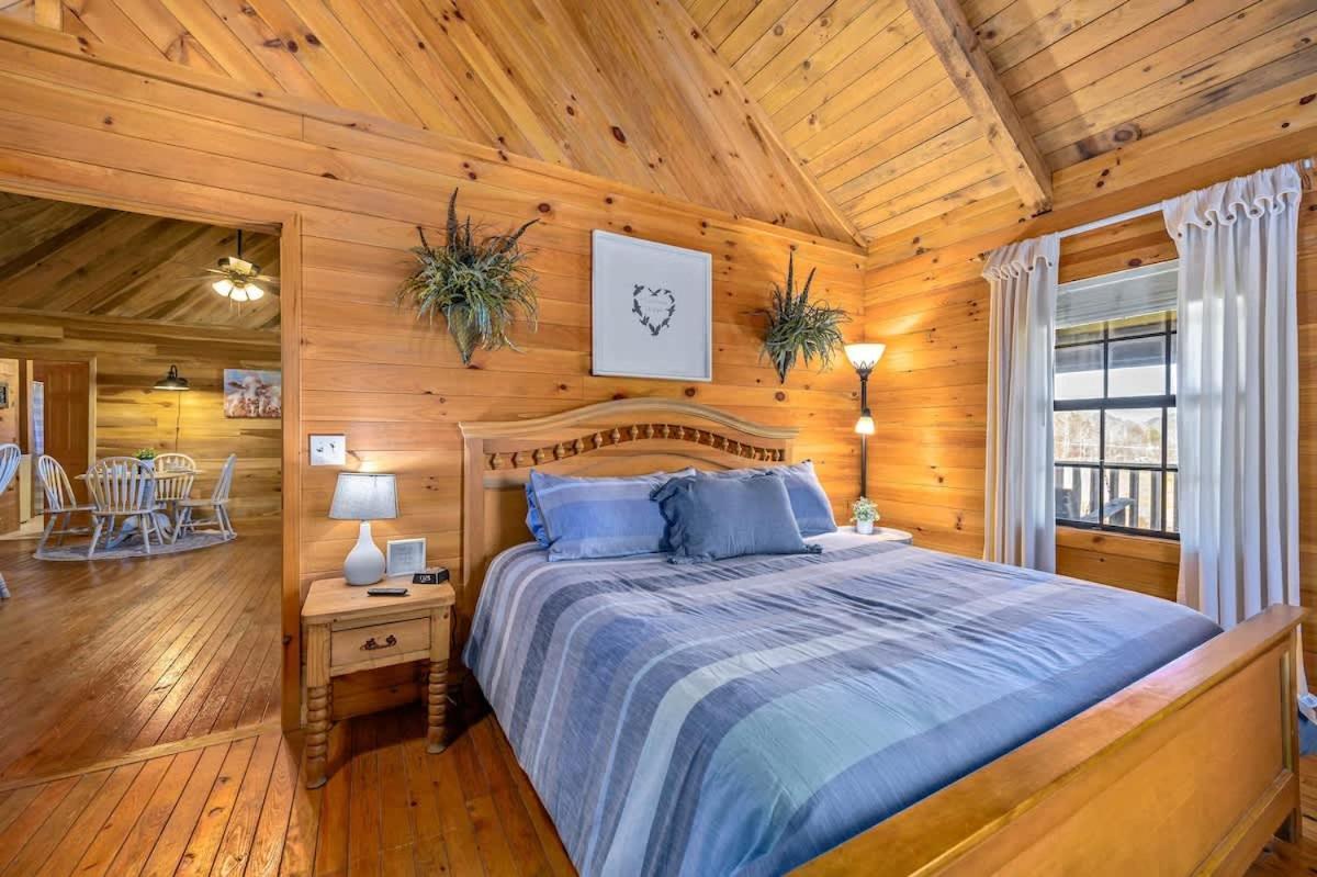 סביירוויל Beautiful View! Log Cabin,Fireplace,Hot Tub,Arcade,Pool,Fishing מראה חיצוני תמונה