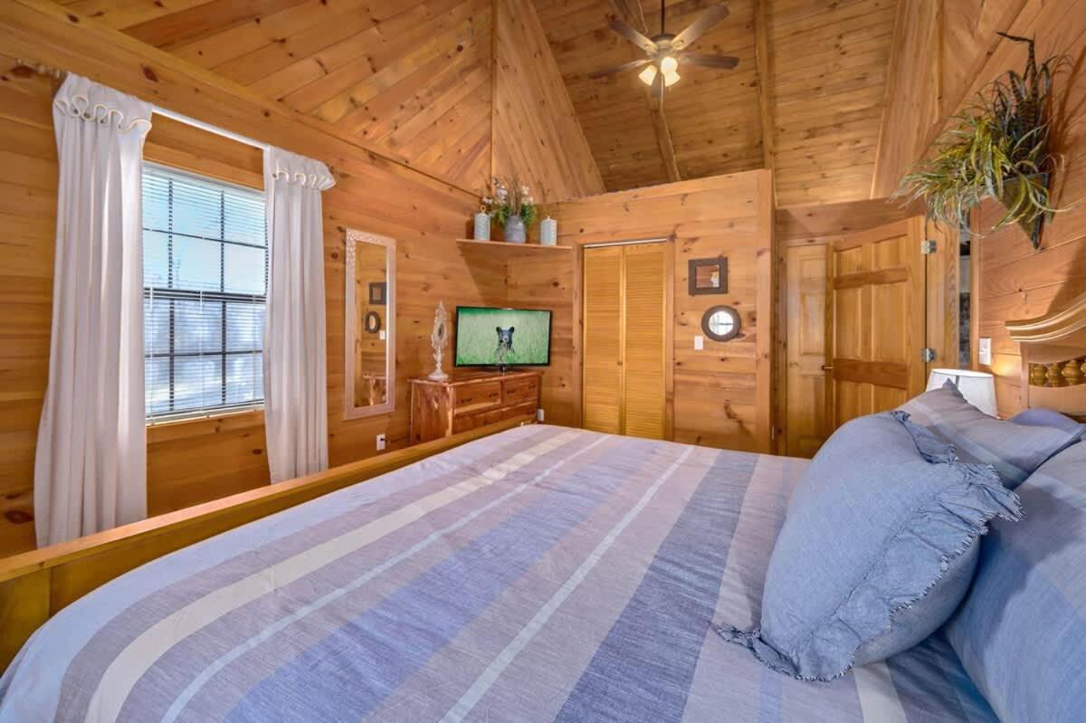 סביירוויל Beautiful View! Log Cabin,Fireplace,Hot Tub,Arcade,Pool,Fishing מראה חיצוני תמונה