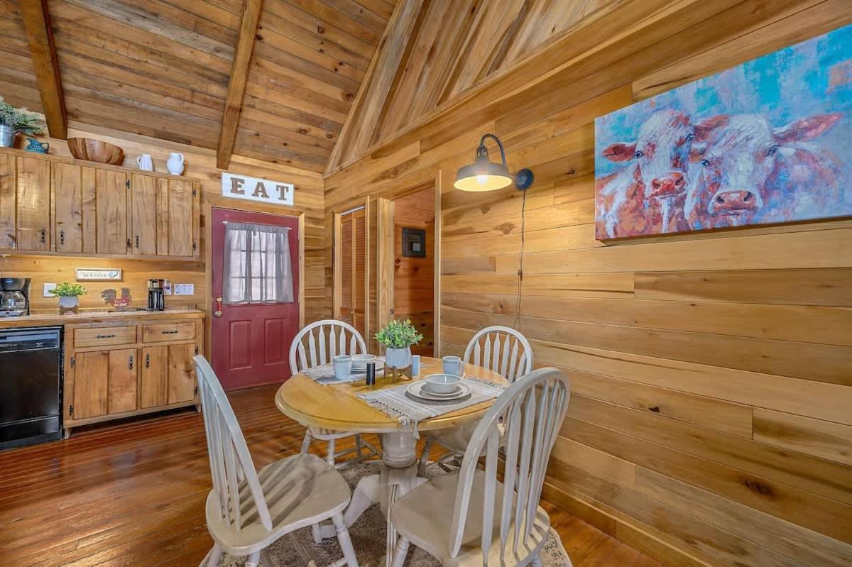 סביירוויל Beautiful View! Log Cabin,Fireplace,Hot Tub,Arcade,Pool,Fishing מראה חיצוני תמונה