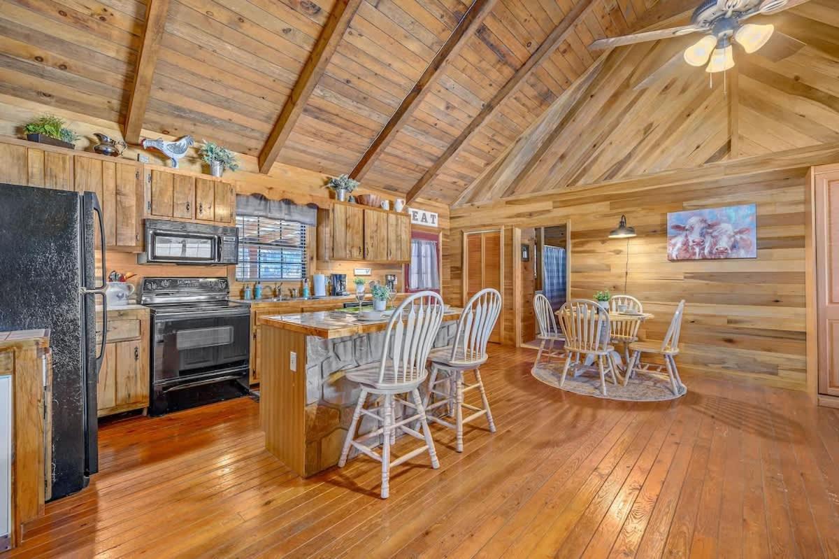 סביירוויל Beautiful View! Log Cabin,Fireplace,Hot Tub,Arcade,Pool,Fishing מראה חיצוני תמונה