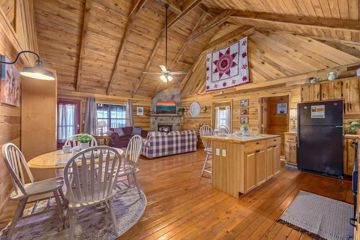 סביירוויל Beautiful View! Log Cabin,Fireplace,Hot Tub,Arcade,Pool,Fishing מראה חיצוני תמונה