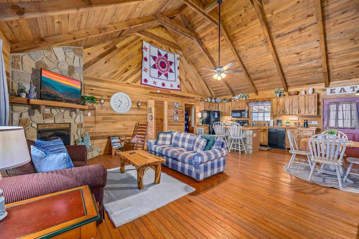 סביירוויל Beautiful View! Log Cabin,Fireplace,Hot Tub,Arcade,Pool,Fishing מראה חיצוני תמונה